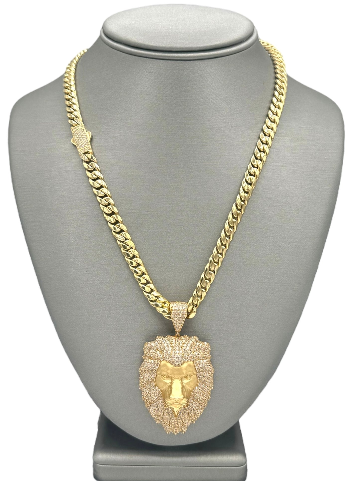 New 14K CZ Lion Pendant & Choker. H.J™️